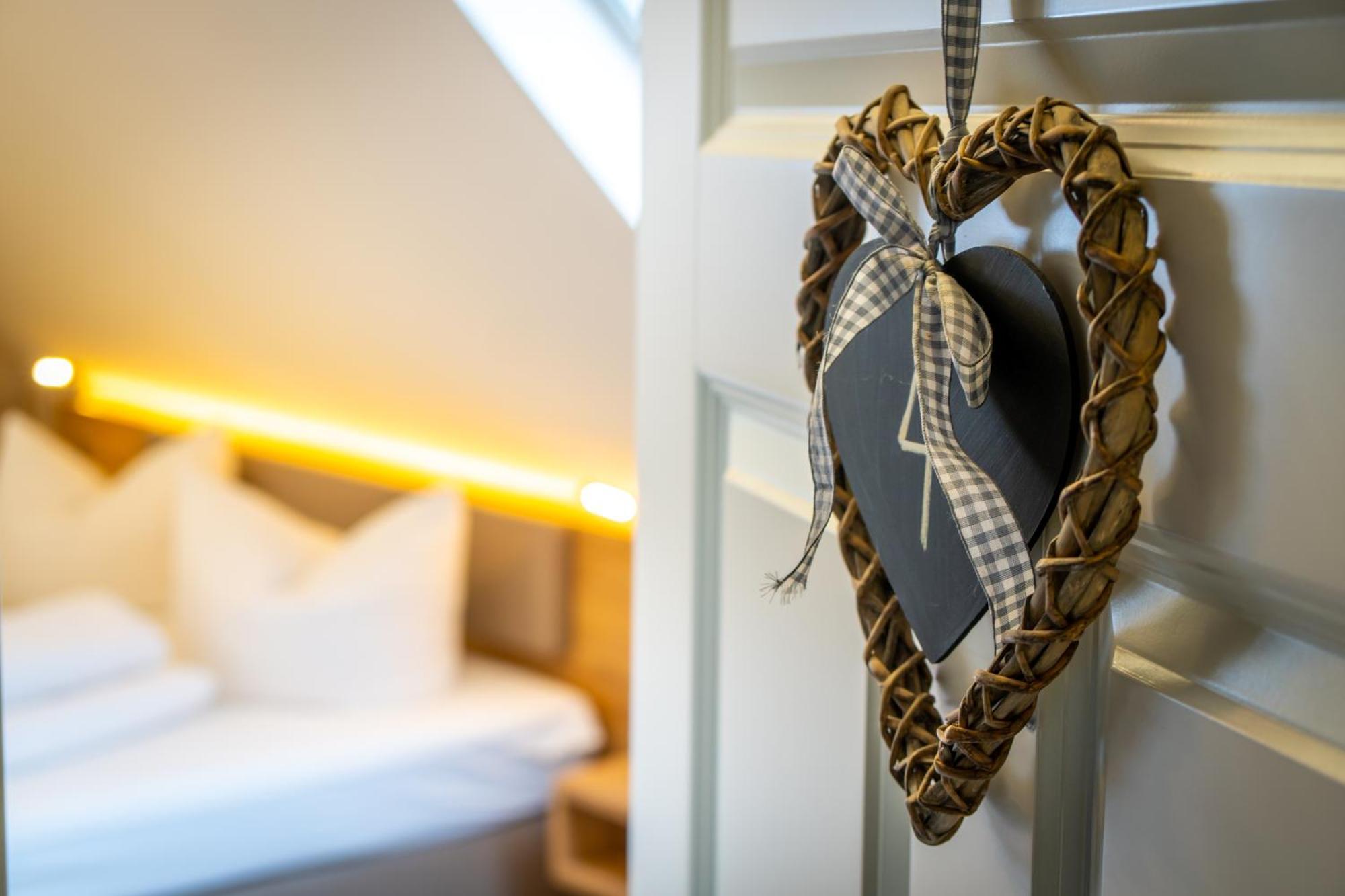 Landhotel Zur Gruenen Kutte Bernshausen Ngoại thất bức ảnh