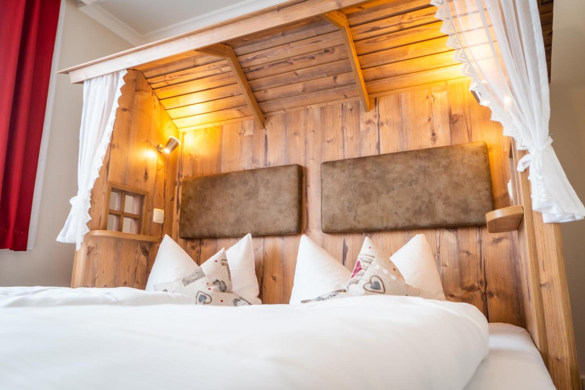 Landhotel Zur Gruenen Kutte Bernshausen Ngoại thất bức ảnh