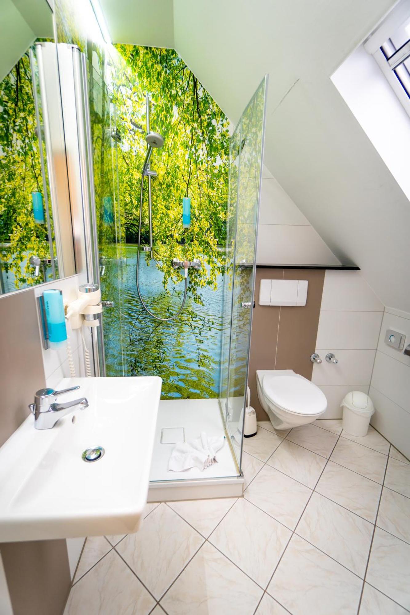 Landhotel Zur Gruenen Kutte Bernshausen Ngoại thất bức ảnh