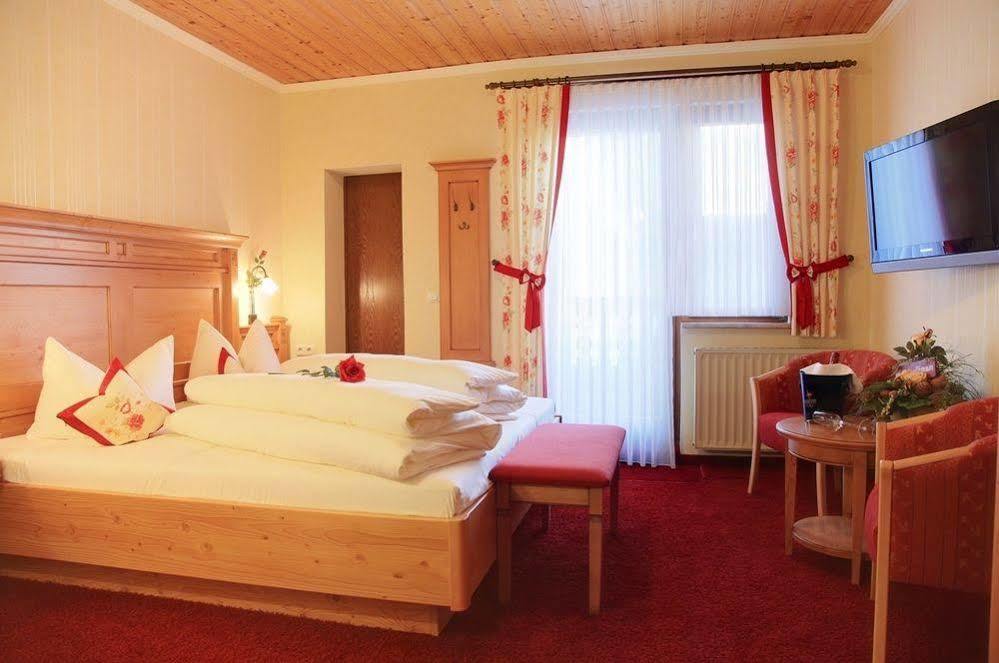 Landhotel Zur Gruenen Kutte Bernshausen Ngoại thất bức ảnh